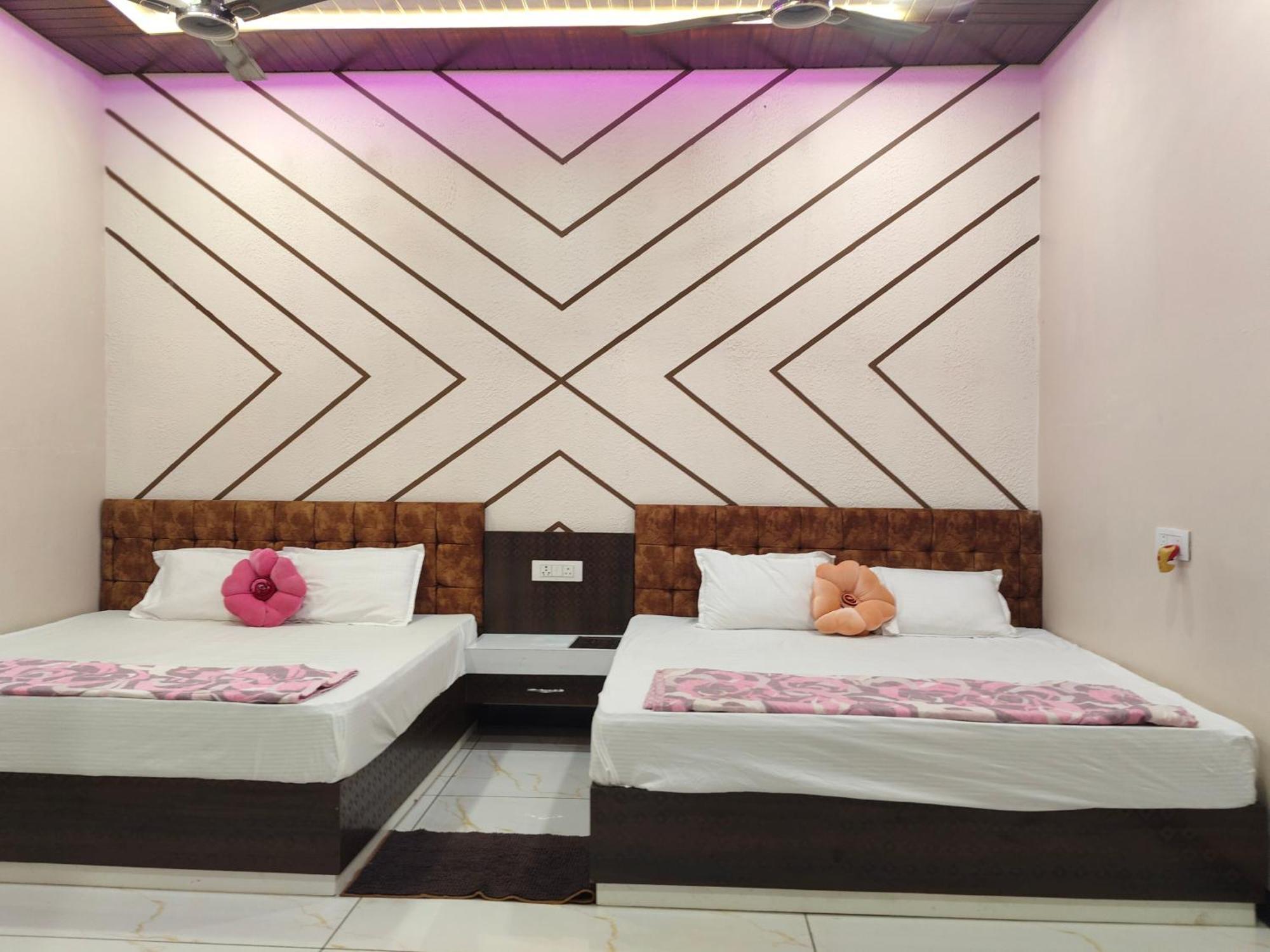 אויאיין Anant Home Stay חדר תמונה